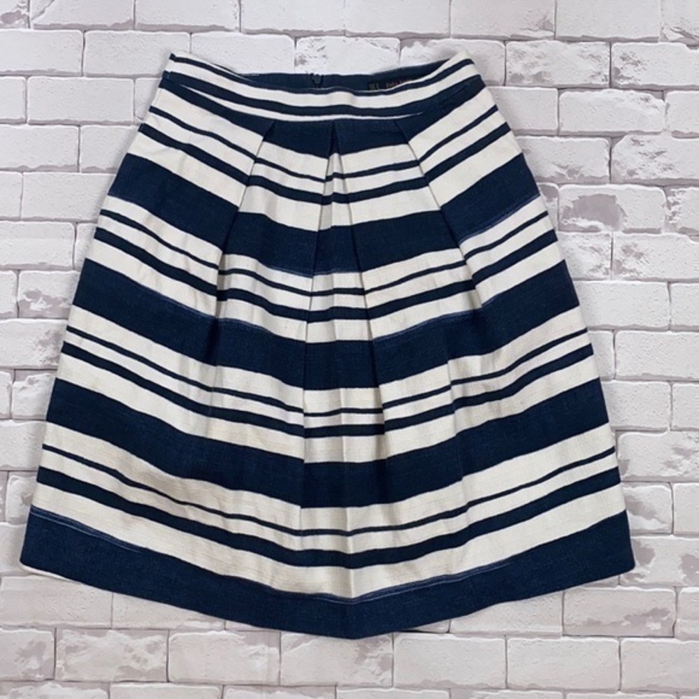 Zara Basics pleated A line knee skirt Medium - navy blue & cream color